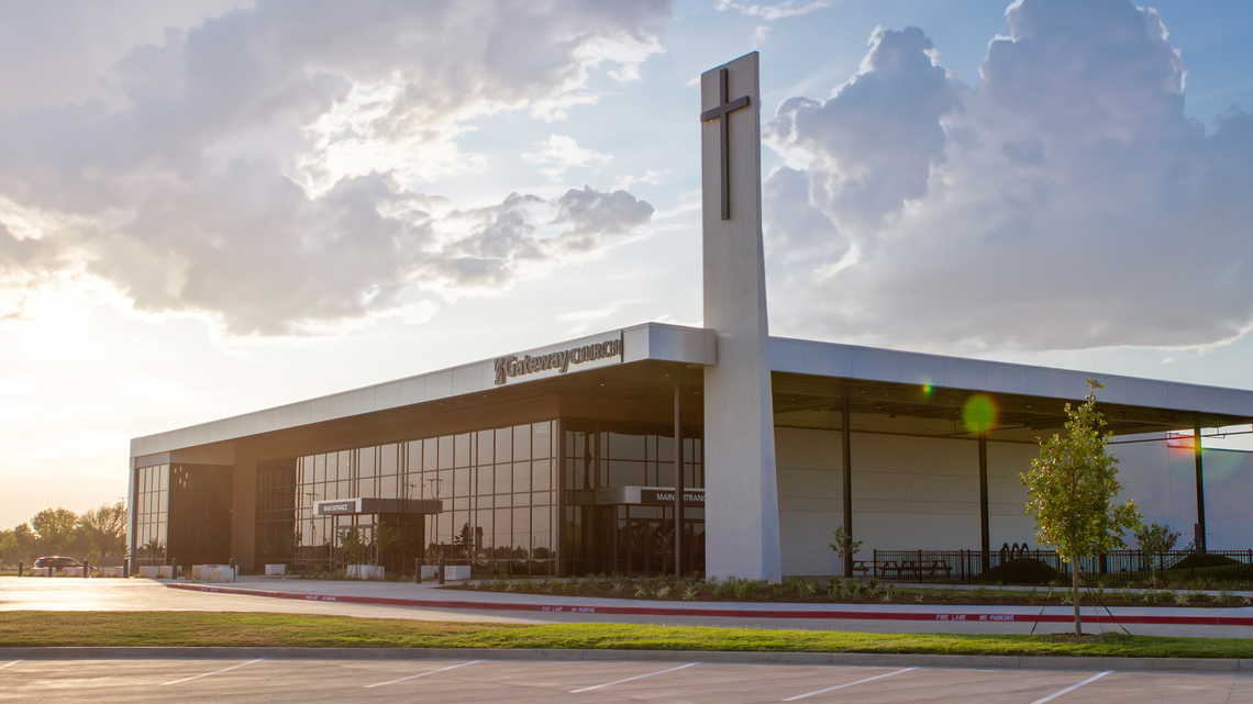 Iglesia Gateway, Justin